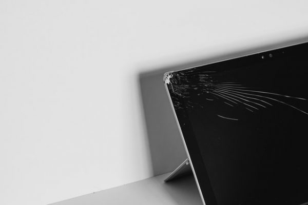 公司笔记本电脑摔坏了能申请保险理赔吗？