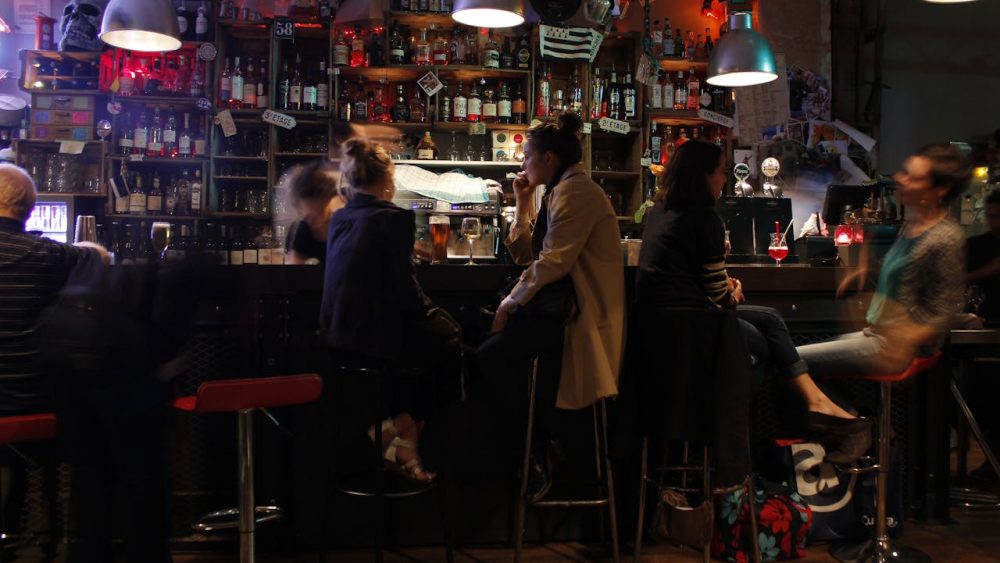 真实案例 | 酒吧顾客摔伤赔了5万，幸好有公众责任险转嫁风险