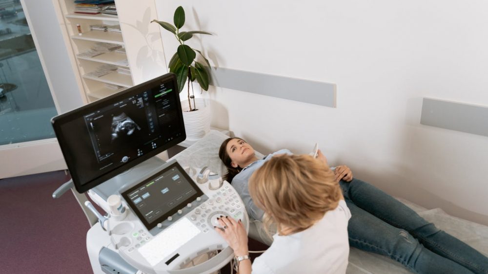 搭配私立医院分娩，给高龄产妇“双重守护”：高端医疗险孕产责任价值解析